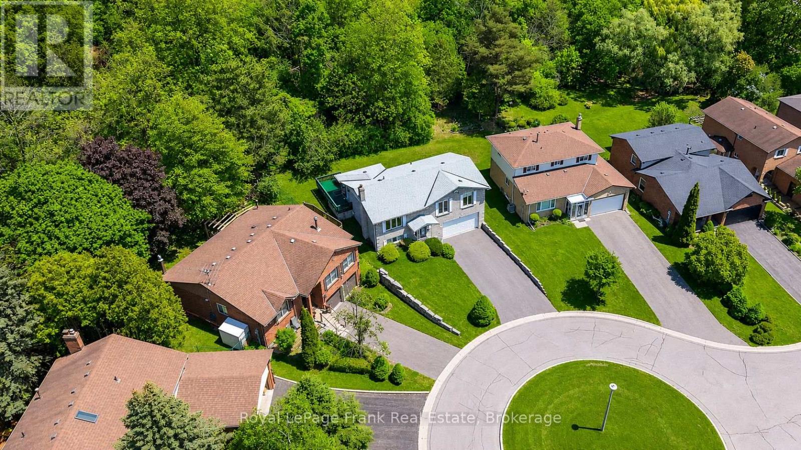 311 CUMBERLAND COURT, Oshawa, Ontario