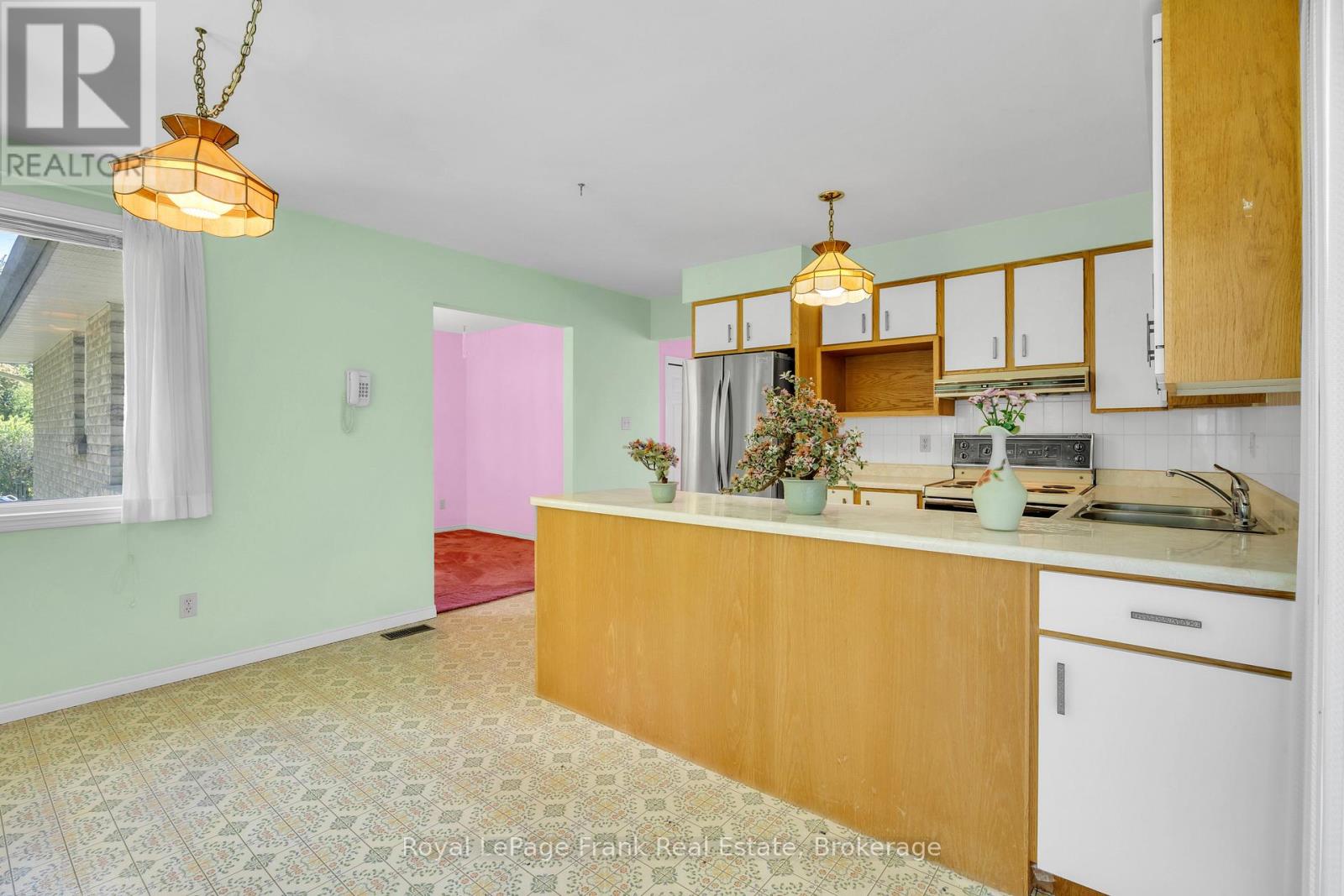 311 Cumberland Court, Oshawa, Ontario  L1H 8E7 - Photo 6 - E13246116