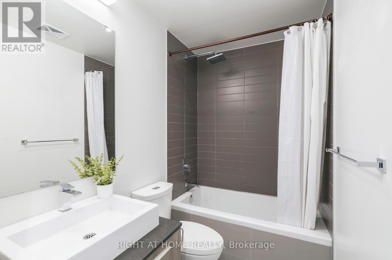 210 - 2a Church Street, Toronto, Ontario  M5E 0E1 - Photo 16 - C13246138