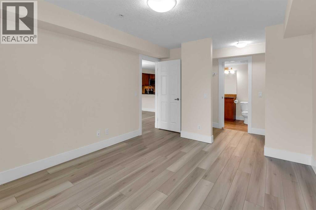 102, 500 Rocky Vista Gardens Nw, Calgary, Alberta  T3G 0C3 - Photo 18 - A2318014