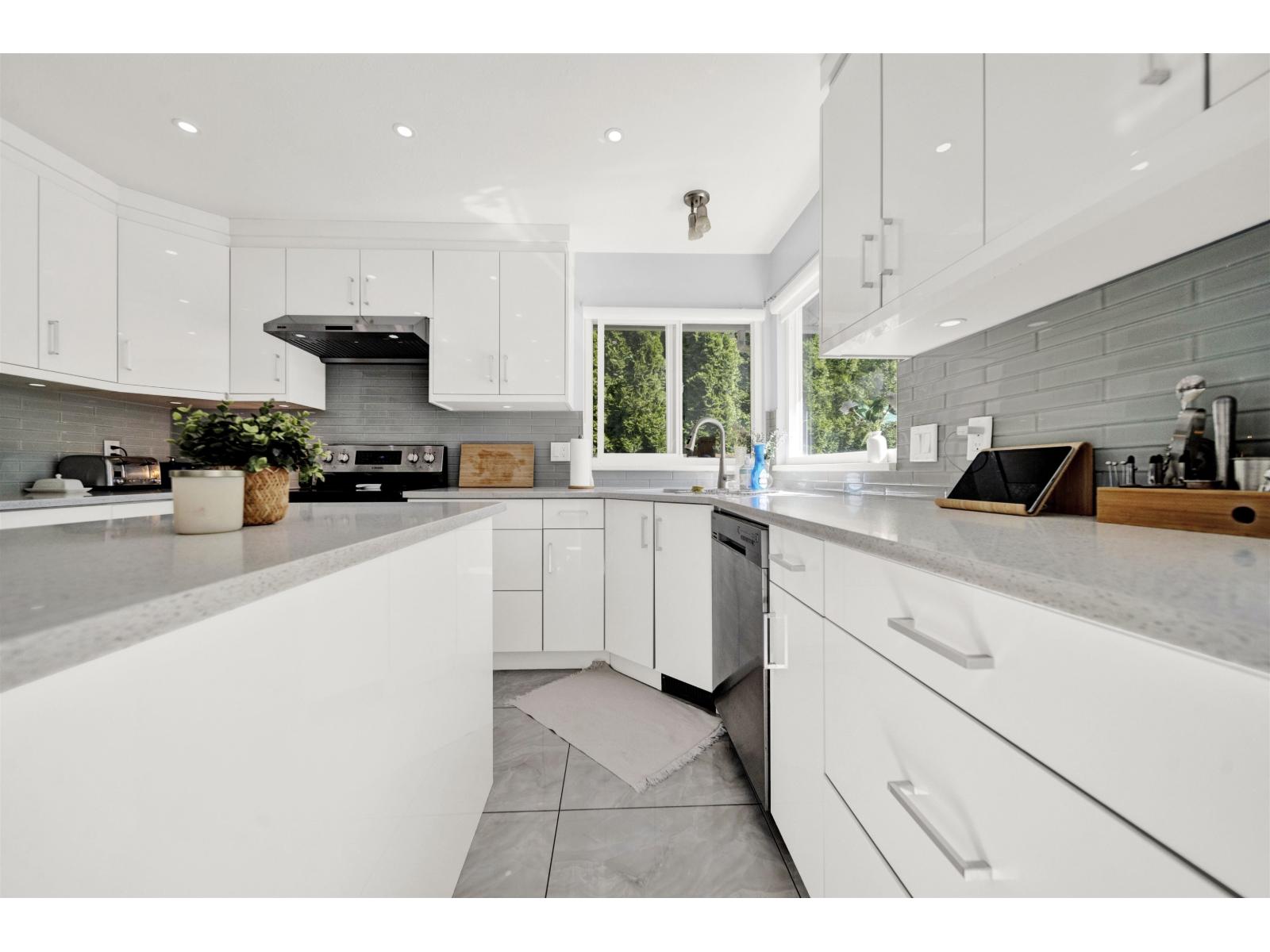 1953 158a Street, Surrey, British Columbia  V4A 8G9 - Photo 4 - R3129273