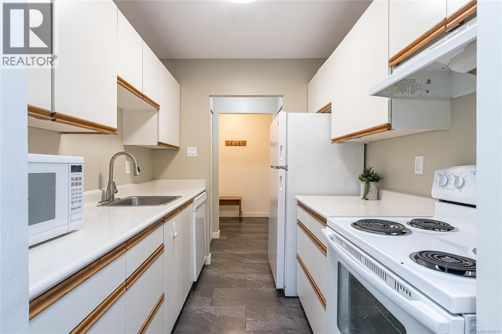 310 1745 Leighton Rd, Victoria, British Columbia  V8R 6R6 - Photo 11 - 1039511