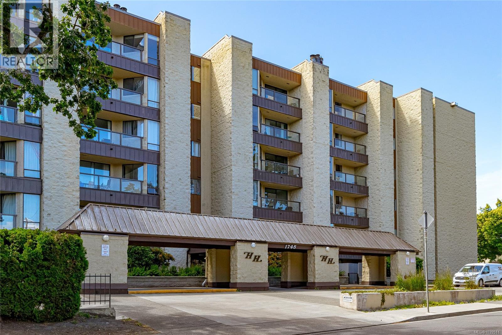 310 1745 Leighton Rd, Victoria, British Columbia  V8R 6R6 - Photo 2 - 1039511