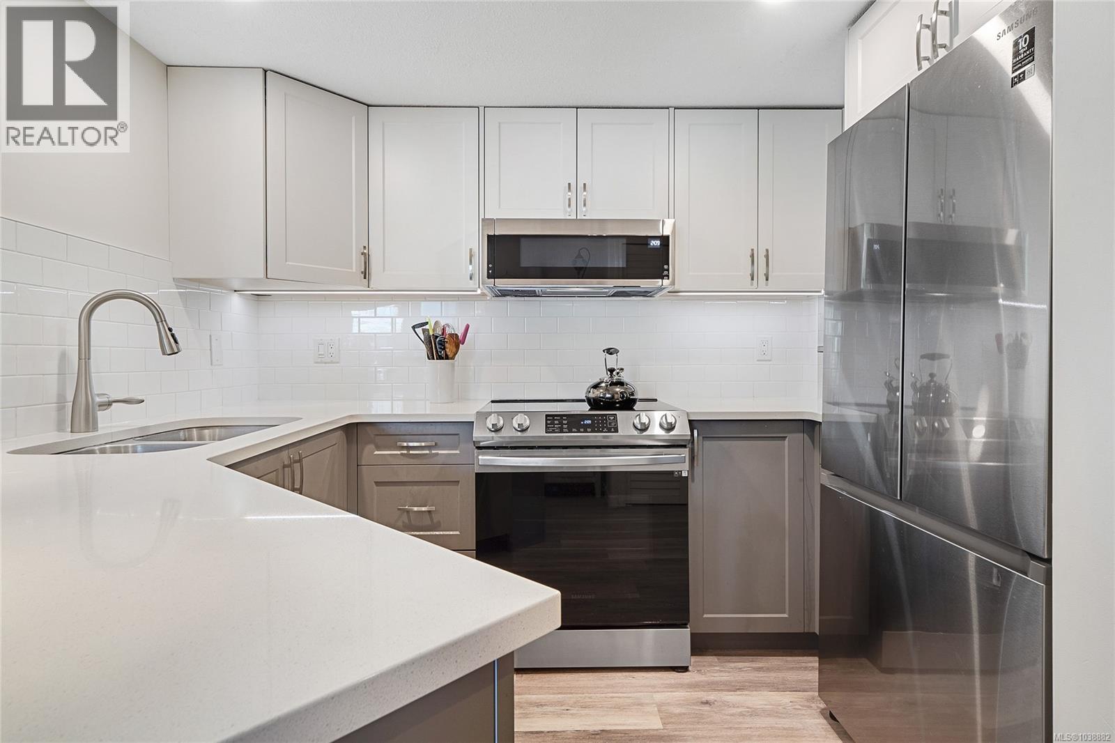 402 930 Yates St, Victoria, British Columbia  V8V 4Z3 - Photo 4 - 1038882