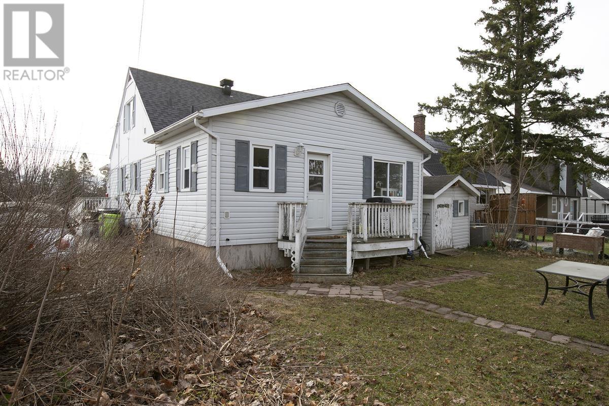27 Weldon Ave, Sault Ste. Marie, Ontario  P6B 3C4 - Photo 3 - SM260821