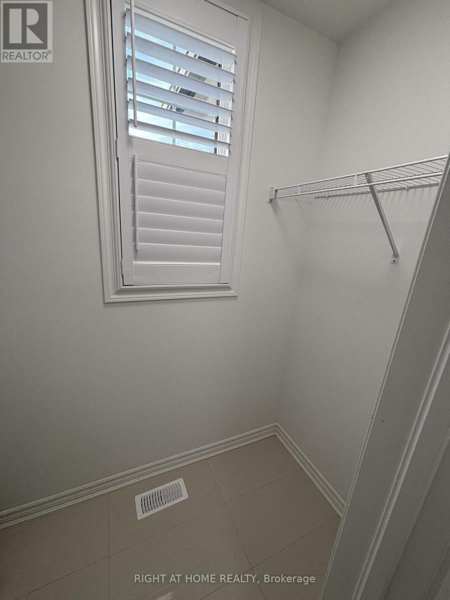 Upper - 1526 Zilio Terrace, Milton, Ontario  L9E 2H8 - Photo 7 - W13162830