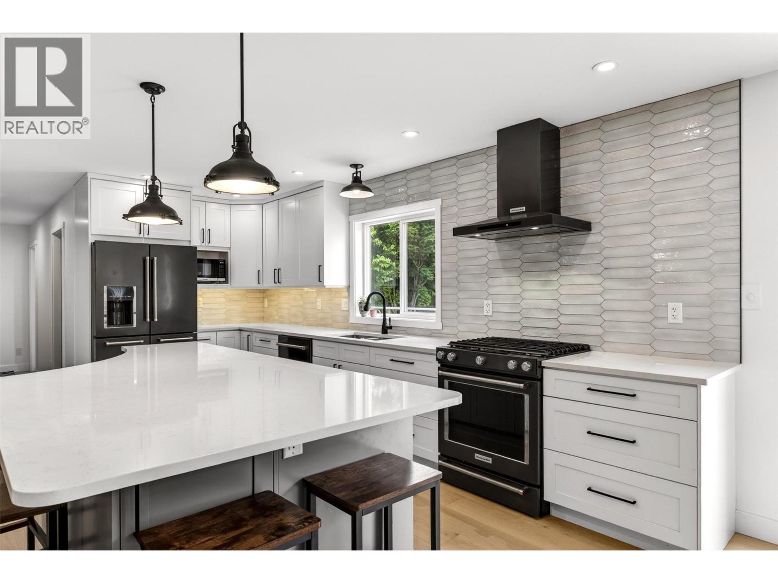 604 Innes Street W, Nelson, British Columbia  V1L 3J3 - Photo 6 - 10390315