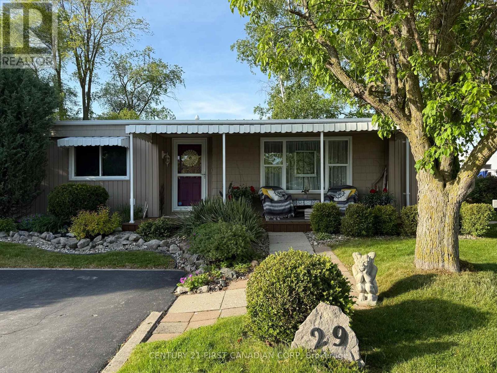 29 Maple Grove Court, South Huron, Ontario  N0M 1T0 - Photo 2 - X13246246