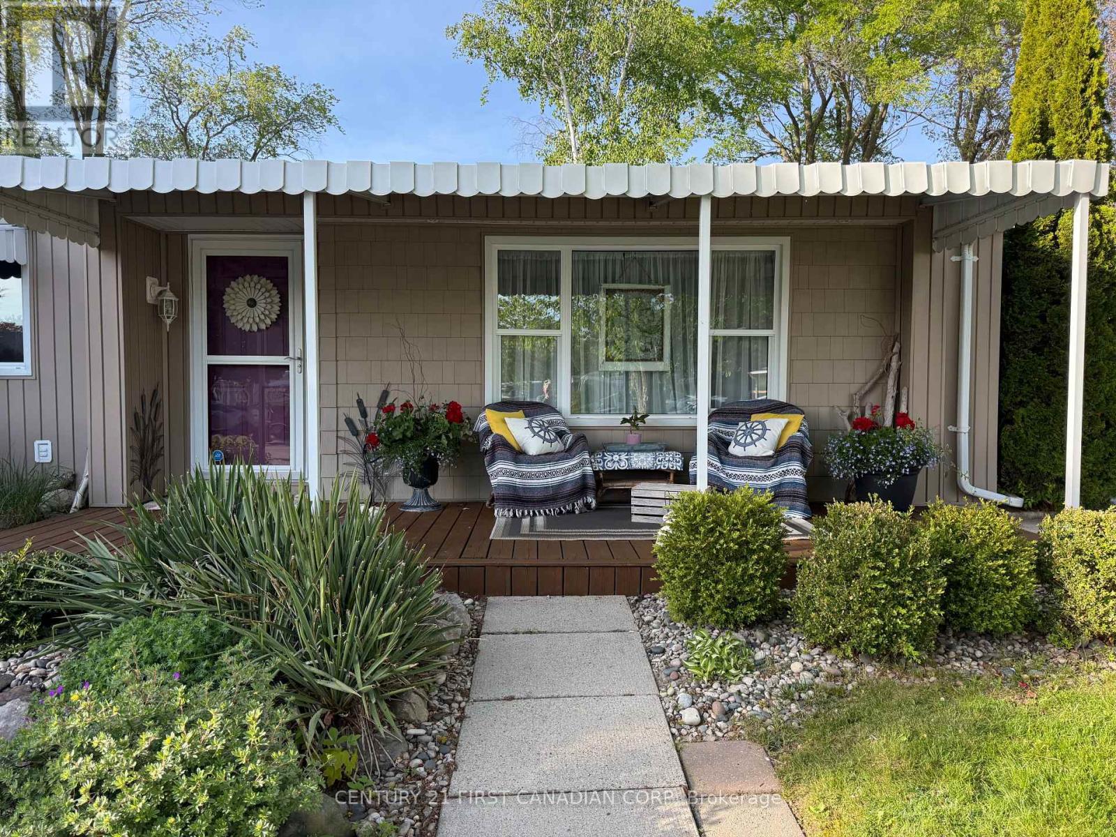 29 Maple Grove Court, South Huron, Ontario  N0M 1T0 - Photo 3 - X13246246