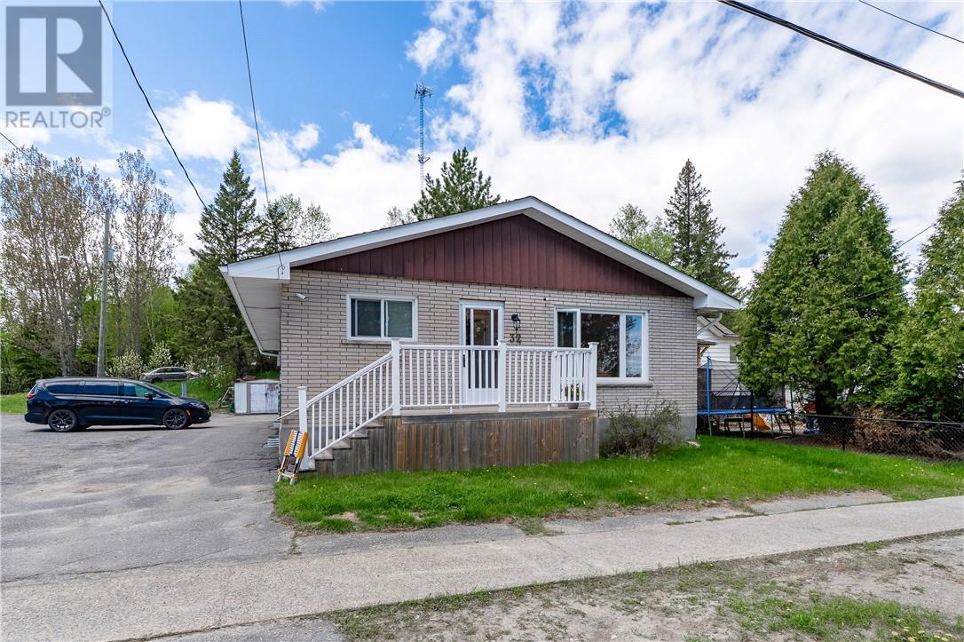 32 Edward Avenue, Coniston, Ontario  P0M 1M0 - Photo 2 - 2128004