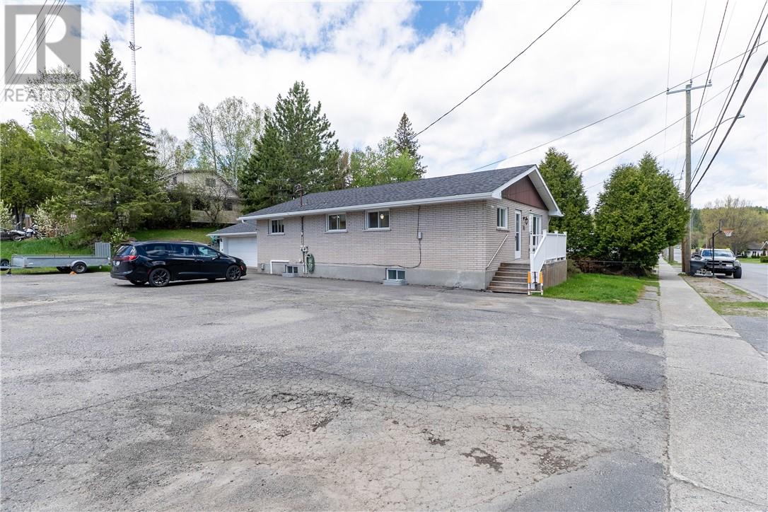 32 Edward Avenue, Coniston, Ontario   - Photo 3 - 2128003