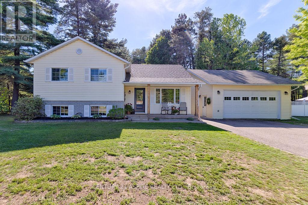 3 Dennis Crescent, Petawawa, Ontario  K8A 8P3 - Photo 1 - X13246336