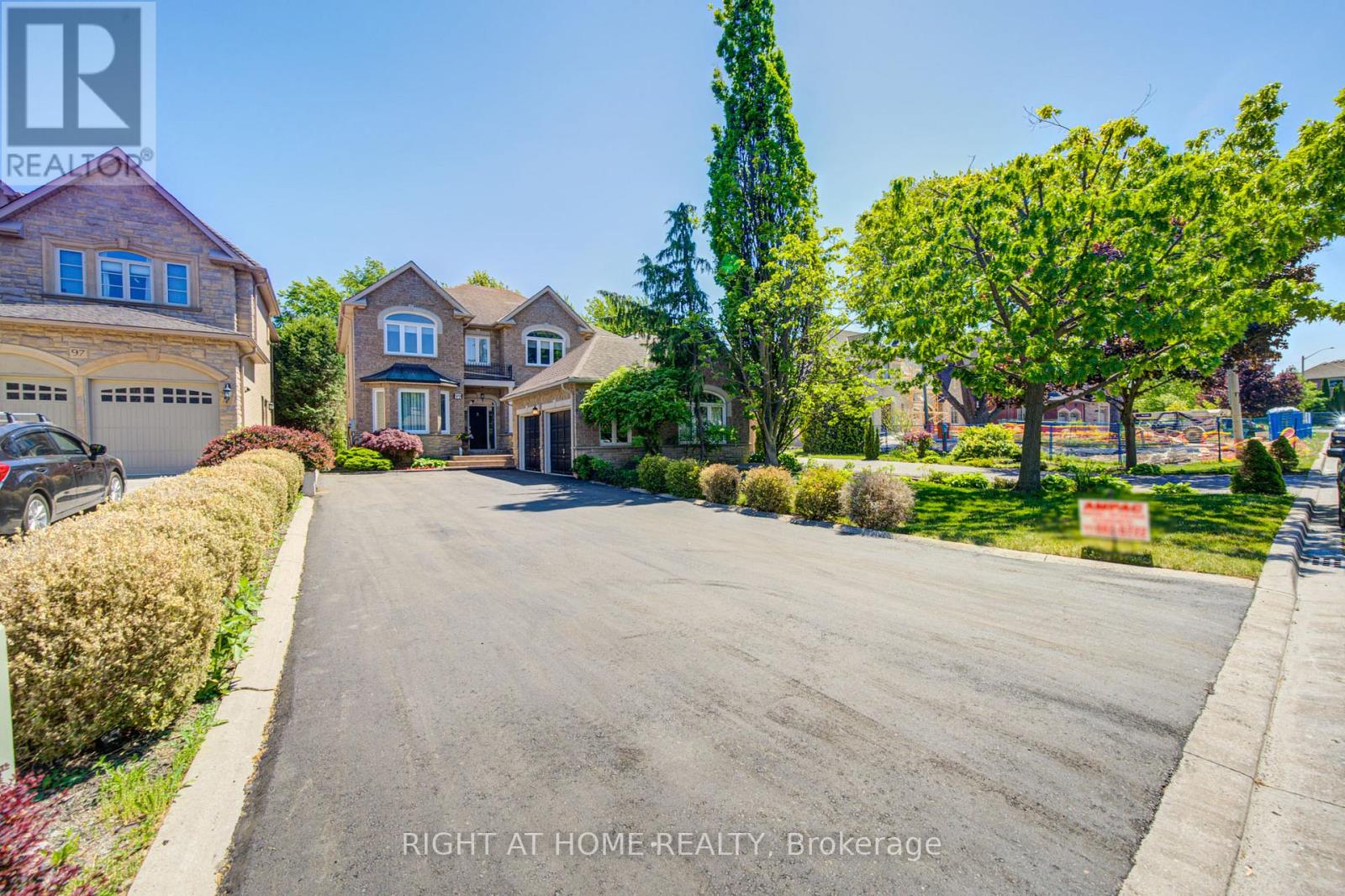 99 NAUGHTON DRIVE, Richmond Hill, Ontario