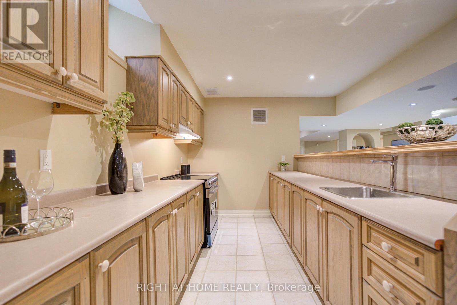 99 Naughton Drive, Richmond Hill, Ontario  L4C 8B3 - Photo 47 - N13246228