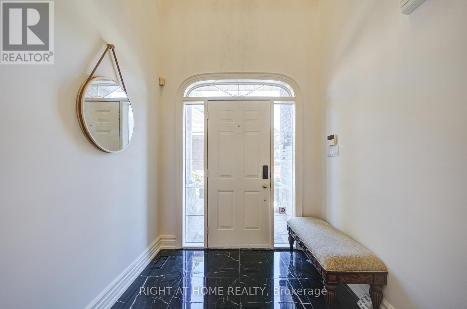 99 Naughton Drive, Richmond Hill, Ontario  L4C 8B3 - Photo 5 - N13246228