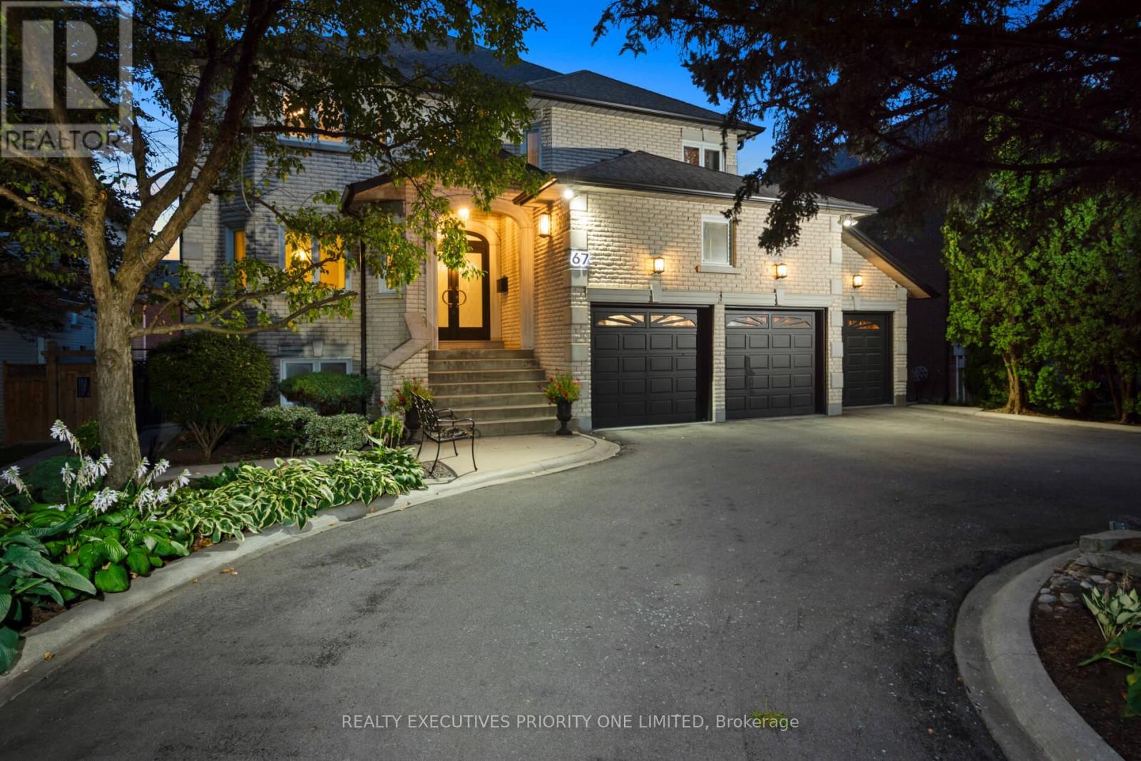 67 Stockdale Crescent, Richmond Hill, Ontario  L4C 3T1 - Photo 3 - N13246306