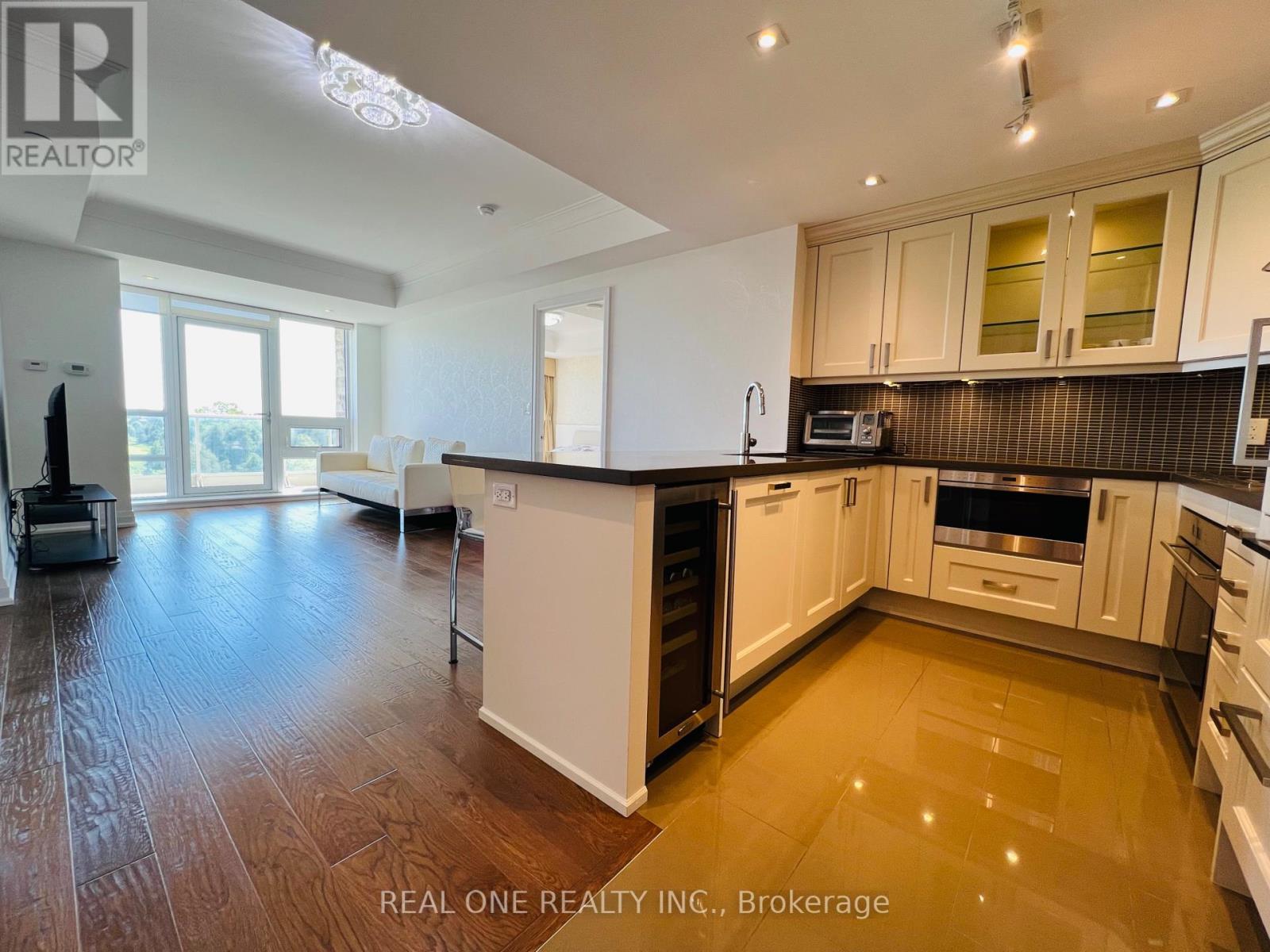 612 - 15 Stollery Pond Crescent, Markham, Ontario  L6C 0Y4 - Photo 4 - N13246308