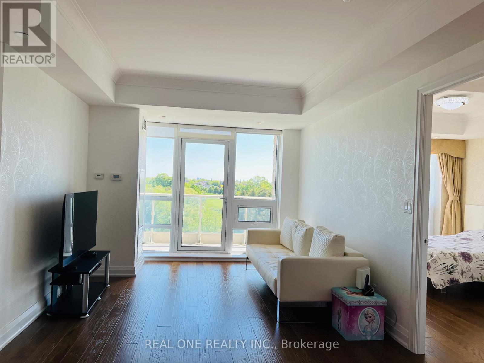 612 - 15 Stollery Pond Crescent, Markham, Ontario  L6C 0Y4 - Photo 5 - N13246308
