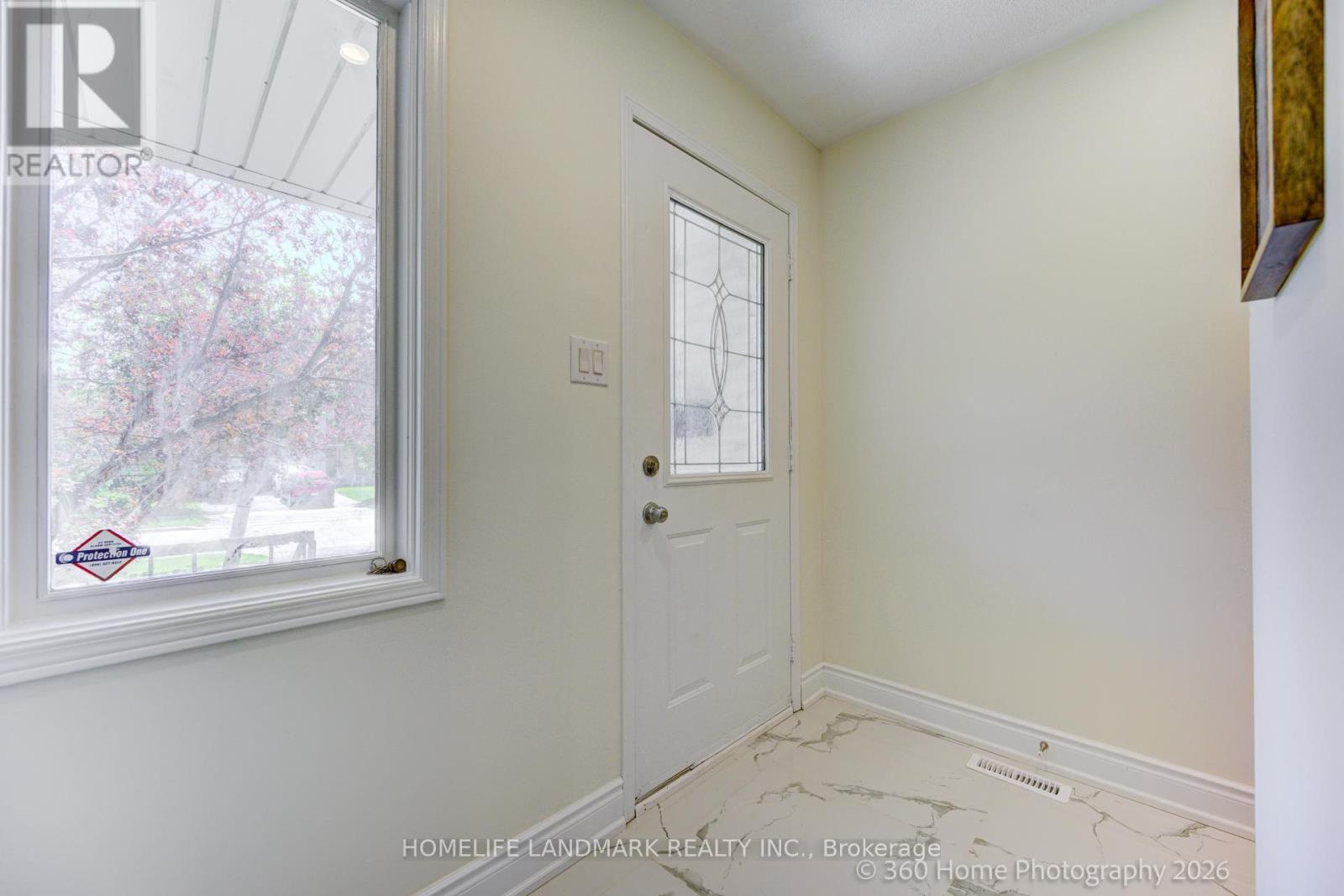 423 Levanna Lane, Oakville, Ontario  L6H 6B8 - Photo 4 - W13246196