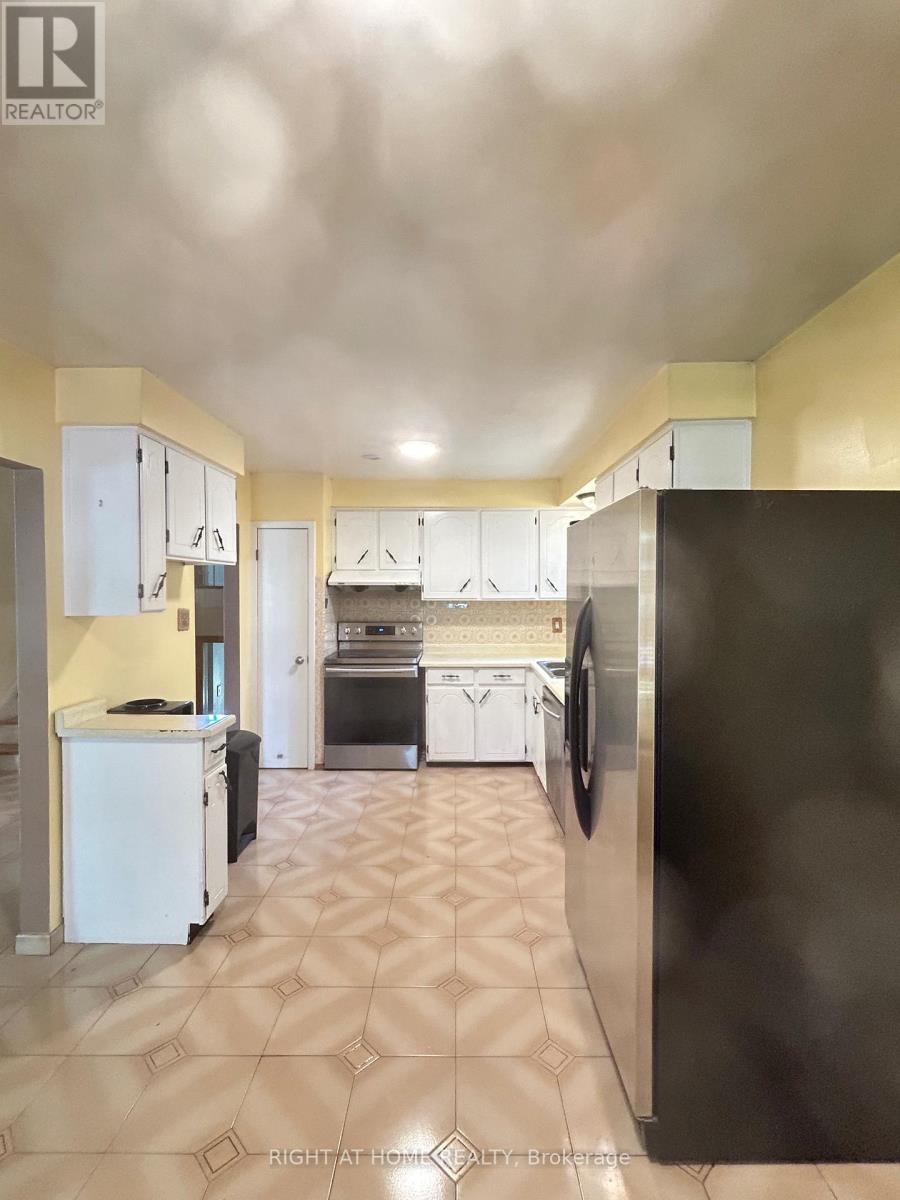 1010 Bloor Street, Mississauga, Ontario  L4Y 2N2 - Photo 2 - W13246236
