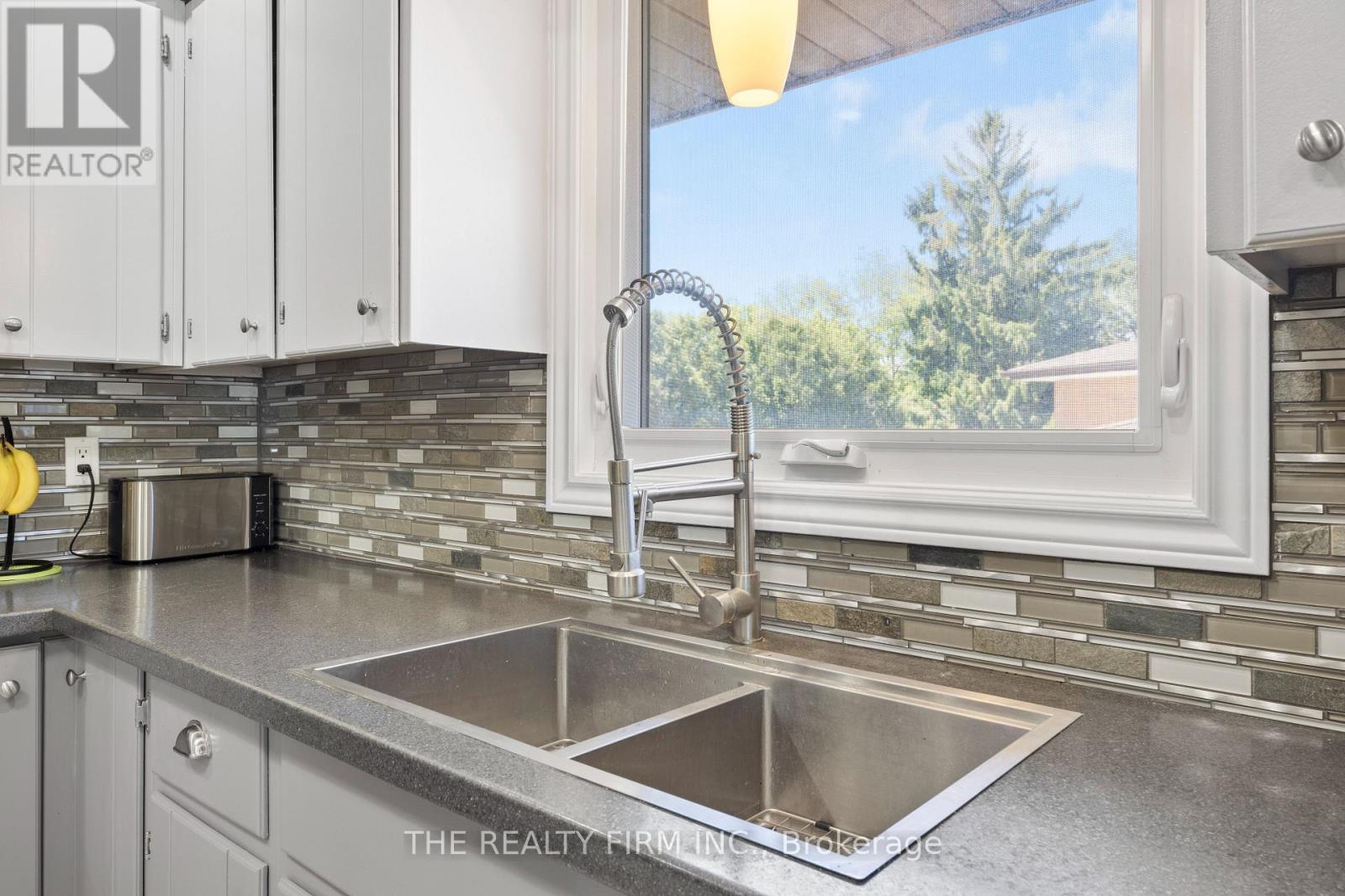 11 Brennan Drive, Strathroy-Caradoc, Ontario  N7G 3S2 - Photo 19 - X13246346