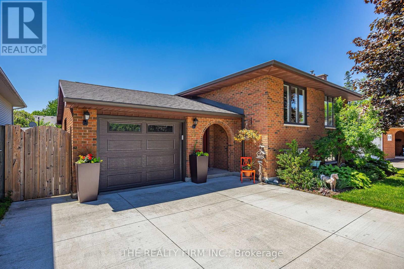 11 Brennan Drive, Strathroy-Caradoc, Ontario  N7G 3S2 - Photo 3 - X13246346