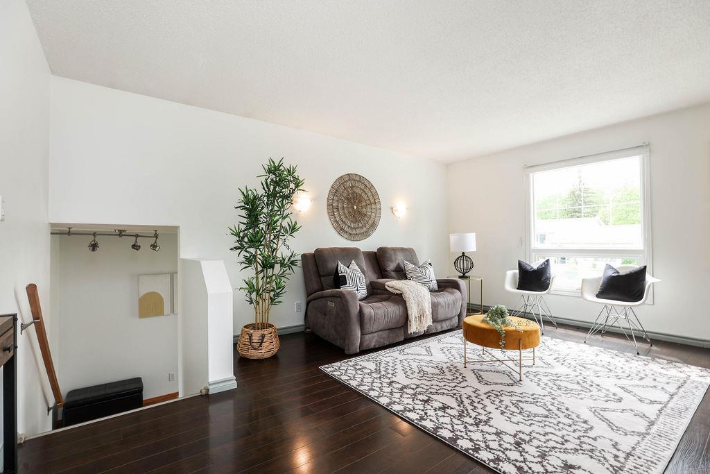 96 Fernleaf Drive, Winnipeg, Manitoba  R2M 4S8 - Photo 3 - 202611471
