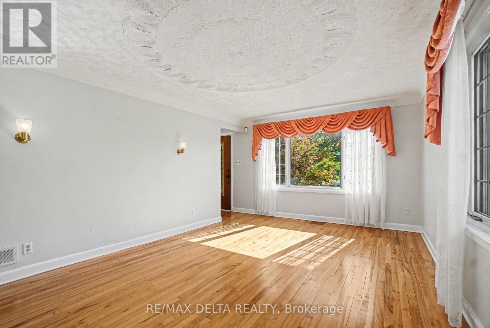 352 Lacasse Avenue, Ottawa, Ontario  K1L 7A9 - Photo 5 - X13246442