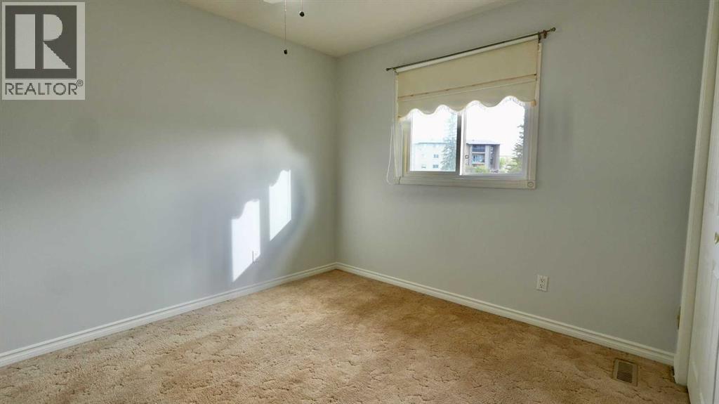 9805 75 Avenue, Peace River, Alberta  T8S 1B5 - Photo 29 - A2318192