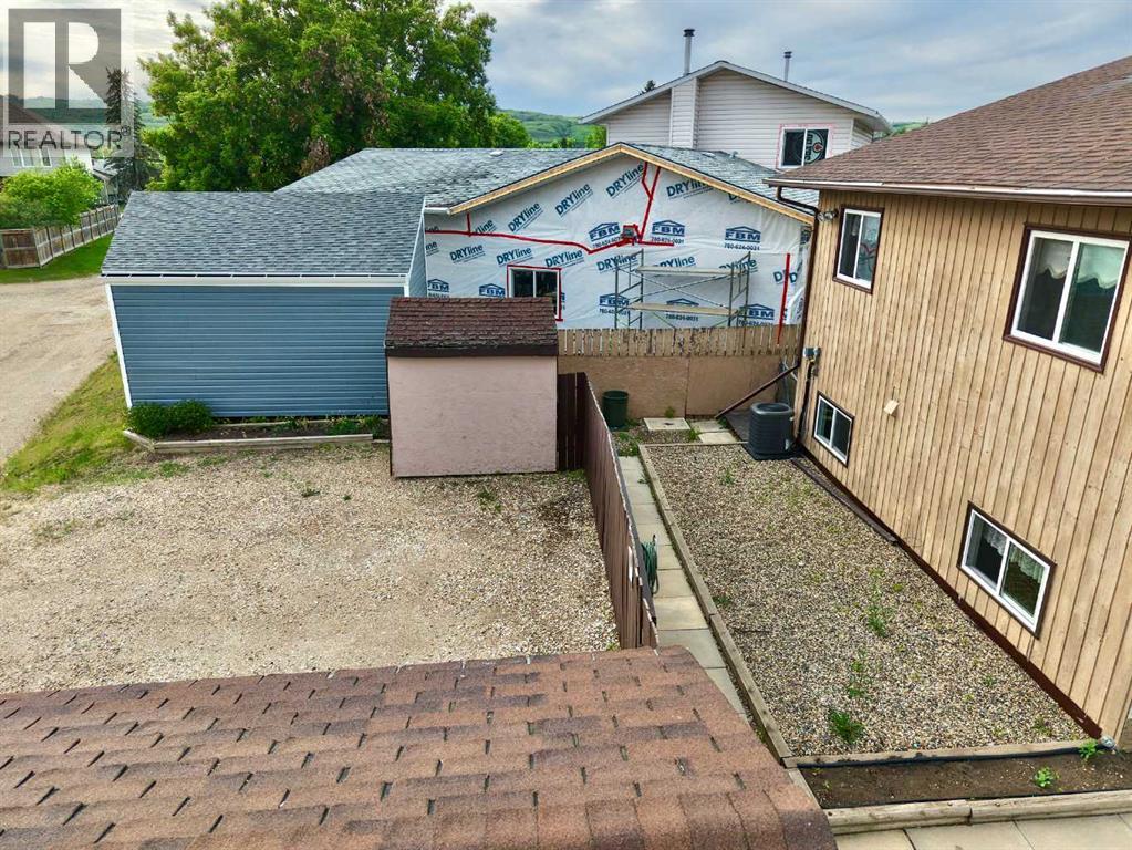 9805 75 Avenue, Peace River, Alberta  T8S 1B5 - Photo 5 - A2318192