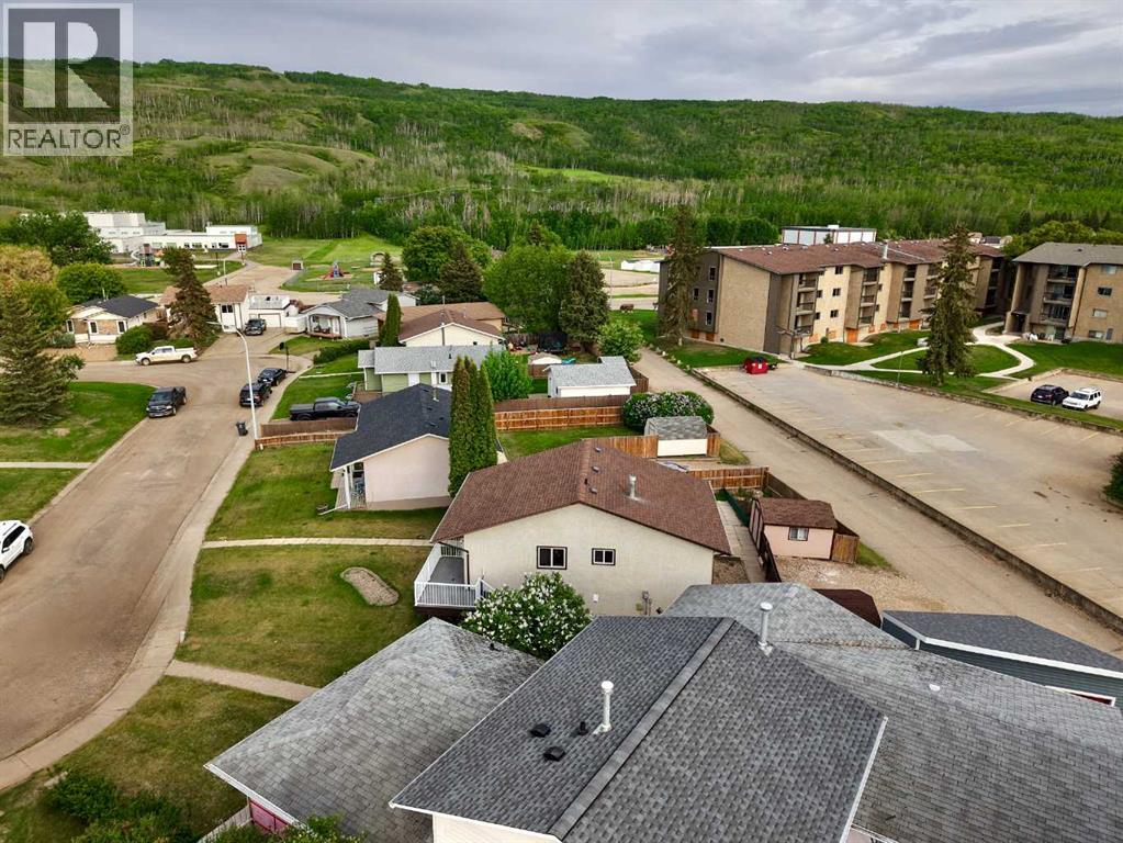9805 75 Avenue, Peace River, Alberta  T8S 1B5 - Photo 11 - A2318192