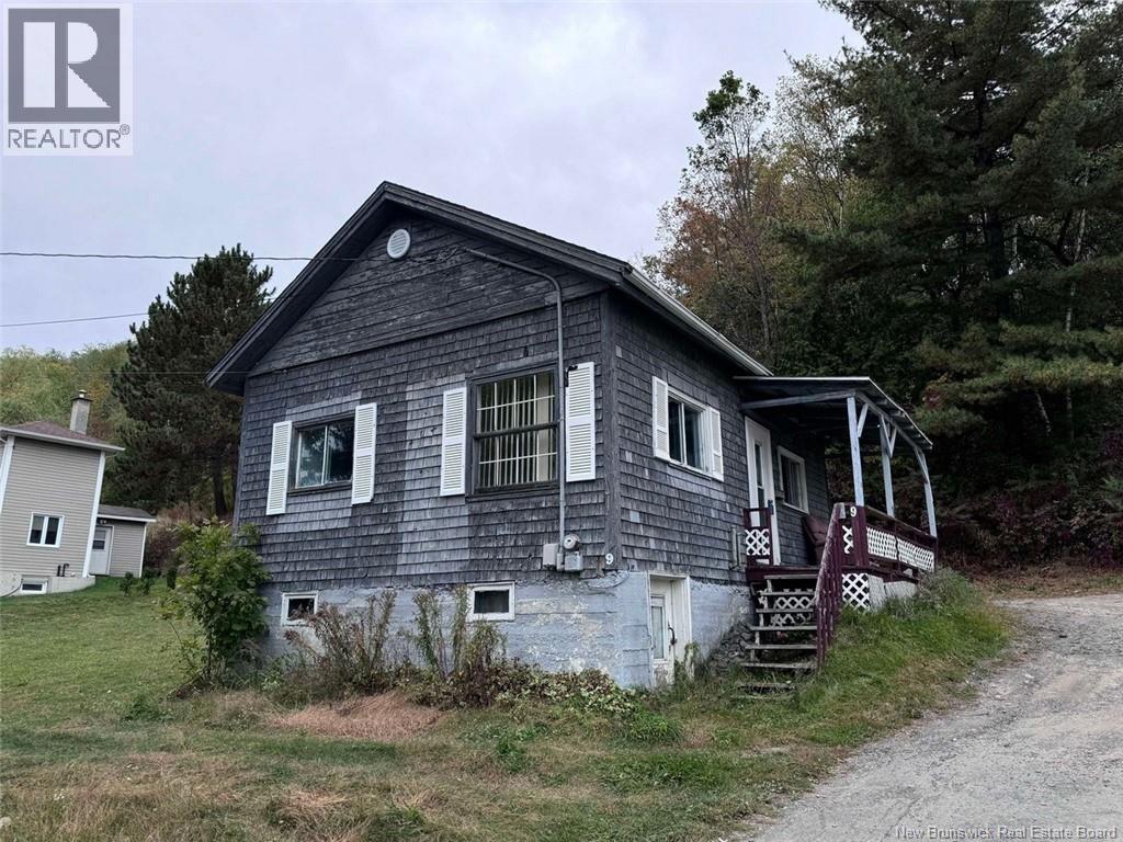 9 Veniot Street, Edmundston, New Brunswick  E3V 1K9 - Photo 1 - NB141011