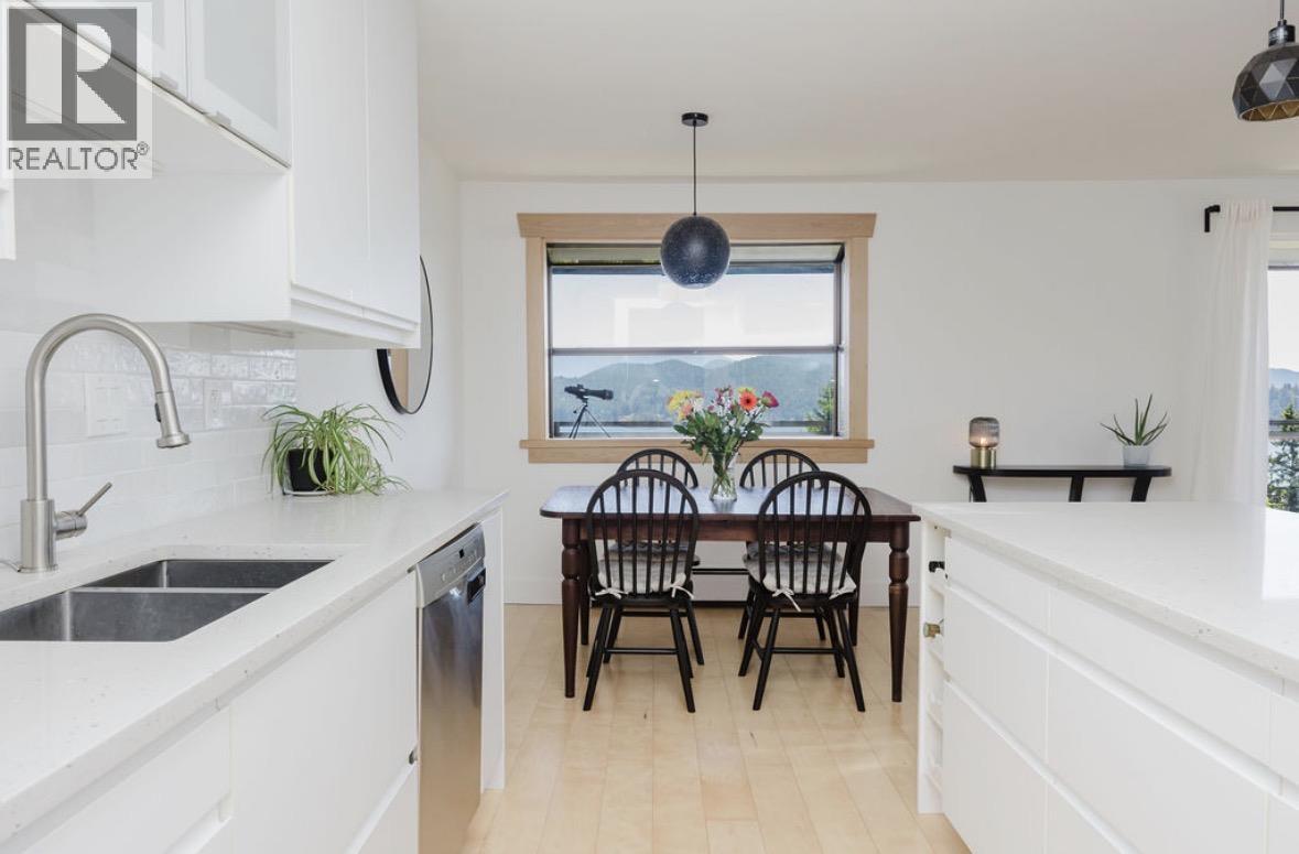 11 694 School Road, Gibsons, British Columbia  V0N 1V9 - Photo 10 - R3131657