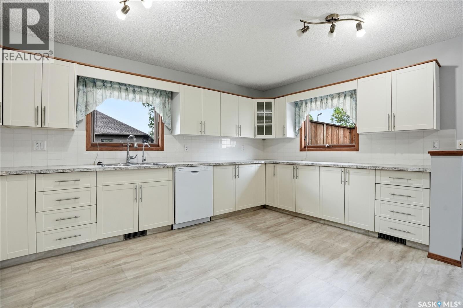 3344 Woodhams Drive, Regina, Saskatchewan  S4V 2R1 - Photo 15 - SK038317