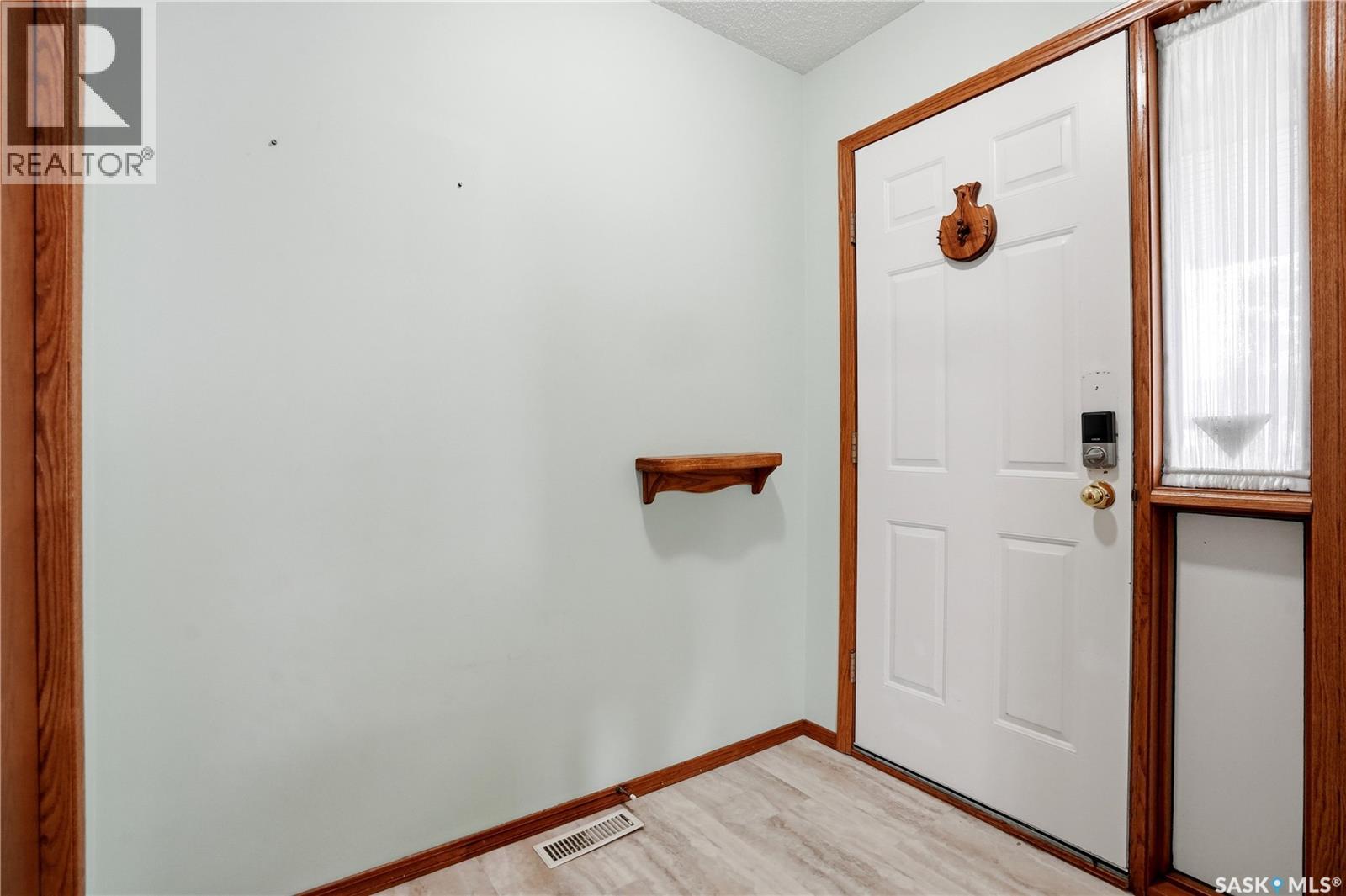 3344 Woodhams Drive, Regina, Saskatchewan  S4V 2R1 - Photo 2 - SK038317