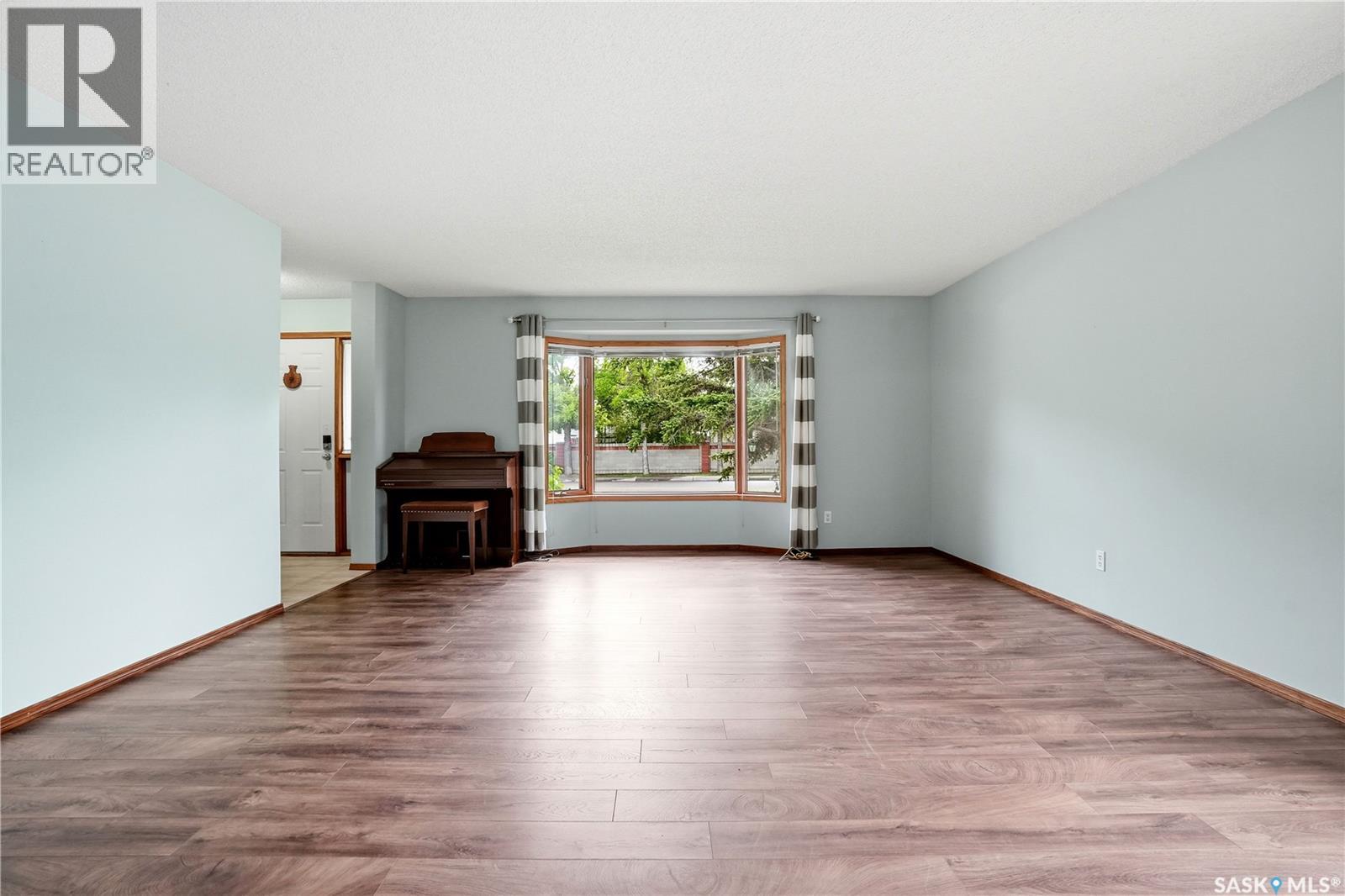 3344 Woodhams Drive, Regina, Saskatchewan  S4V 2R1 - Photo 5 - SK038317