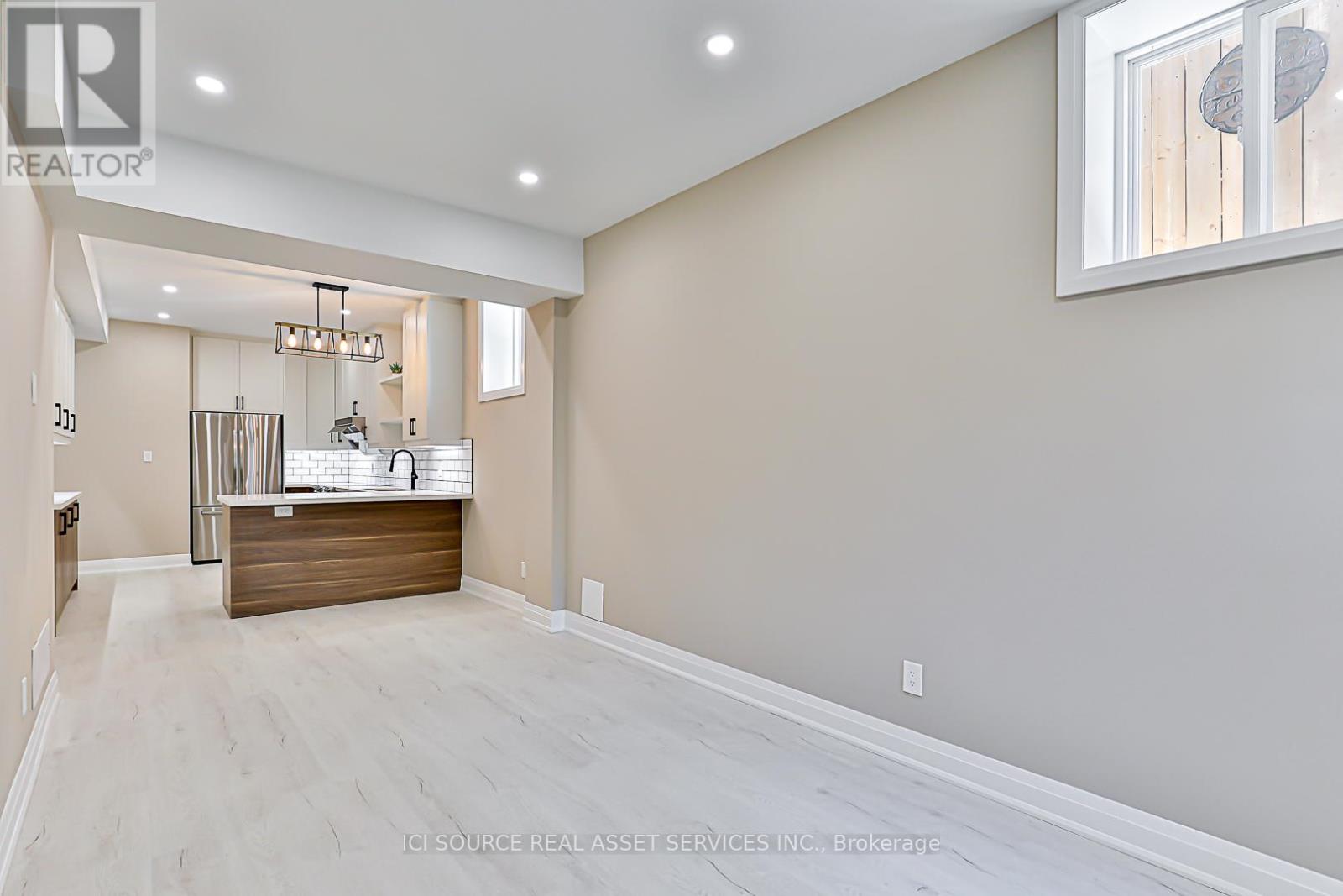 B - 747 Langford Boulevard, Bradford West Gwillimbury, Ontario  L3Z 4H8 - Photo 4 - N13246368