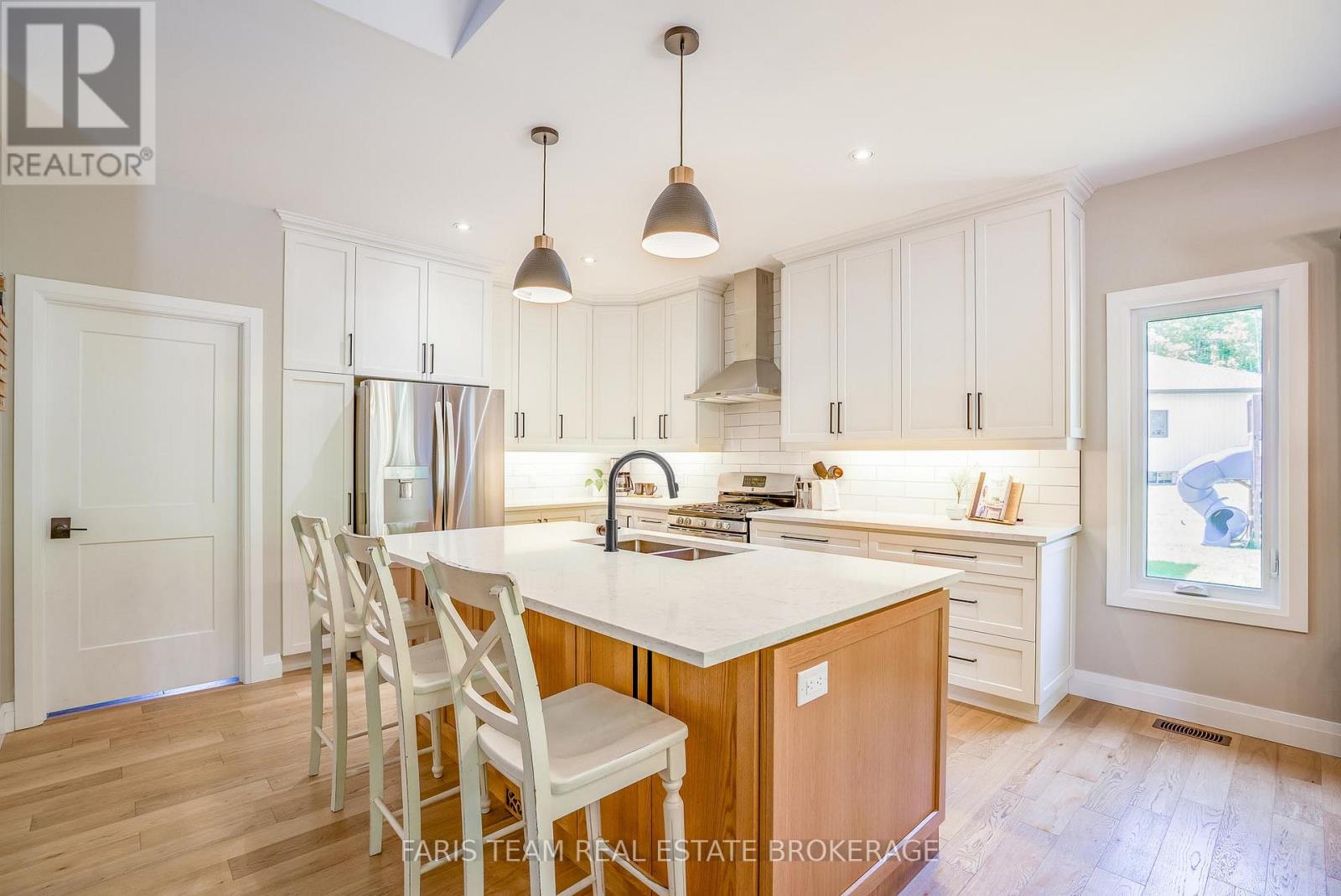 44 Bachly Avenue, Oro-Medonte, Ontario  L0K 1N0 - Photo 6 - S13246390