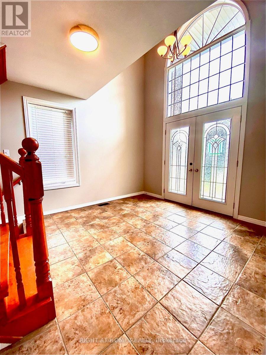 Upper - 154 Severn Drive, Guelph, Ontario  N1E 7K5 - Photo 2 - X13246398