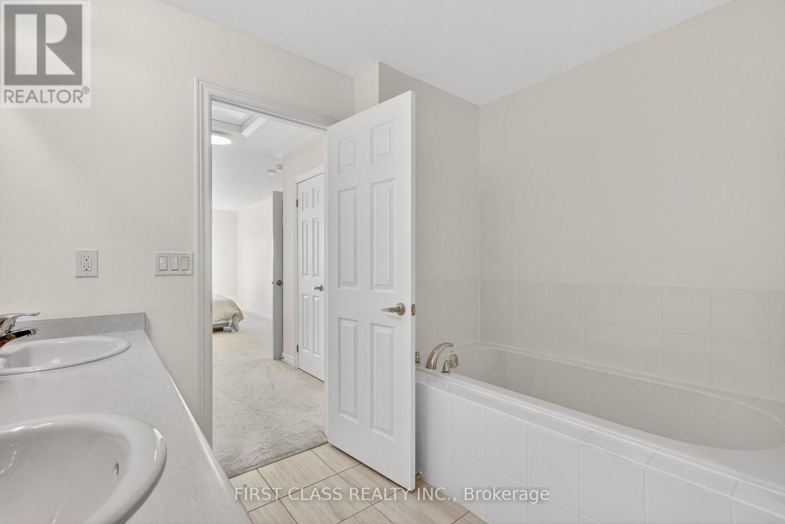 2920 Hawkridge Lane, Pickering, Ontario  L1X 0P5 - Photo 33 - E13246454