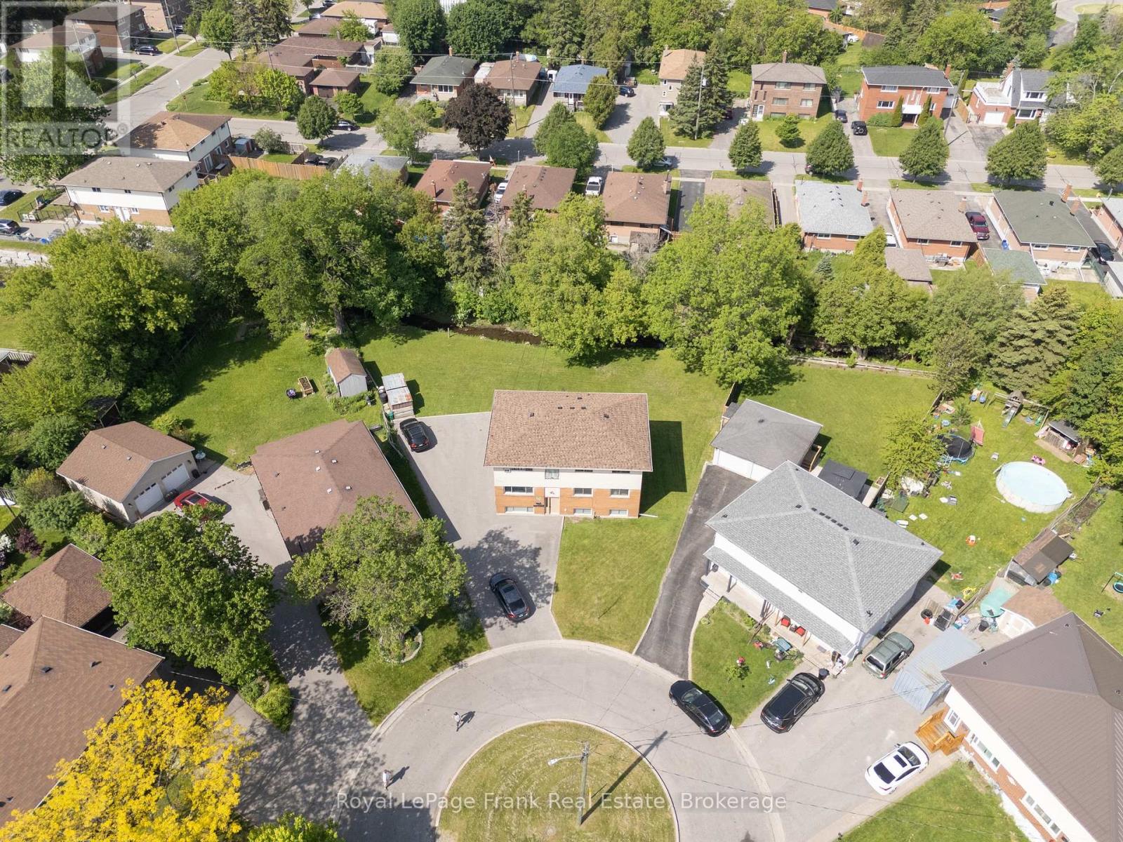 596 Talbot Court, Oshawa, Ontario  L1J 2E8 - Photo 3 - E13246582