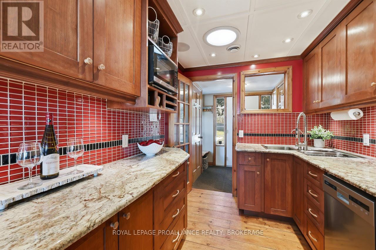 138 Nicholson Point Road, Loyalist, Ontario  K0H 1G0 - Photo 10 - X13246526
