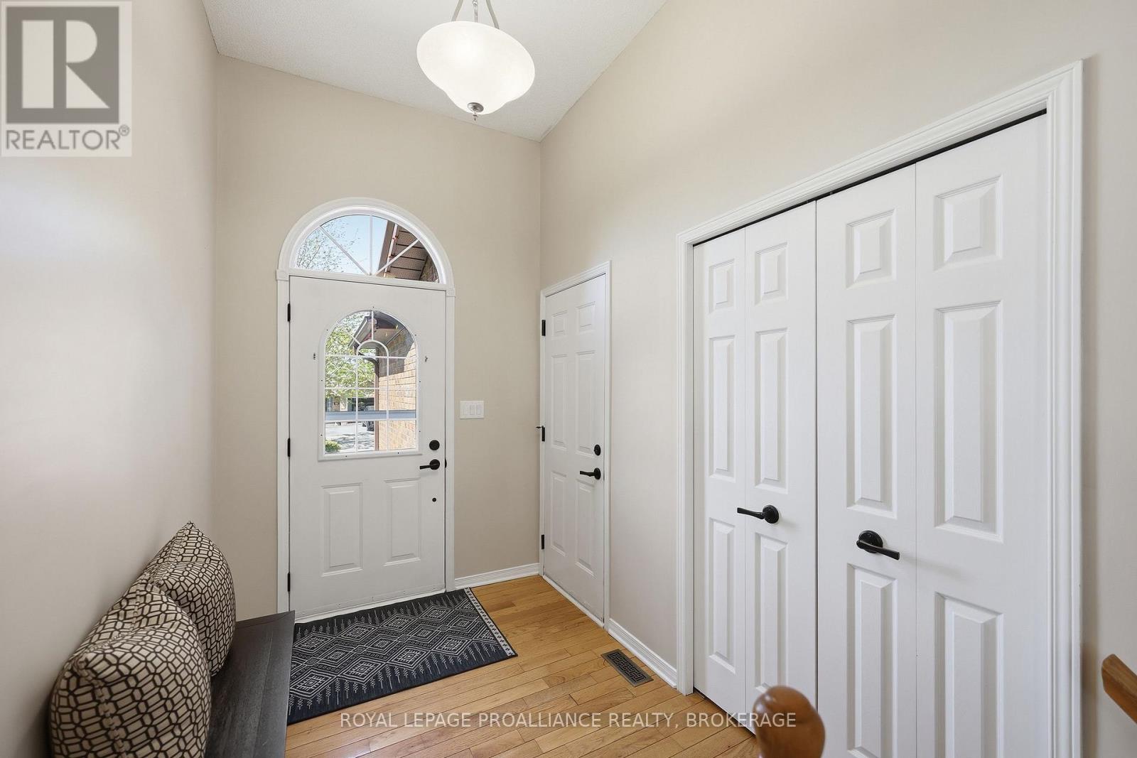 1380 Fisher Crescent, Kingston, Ontario  K7M 8T2 - Photo 3 - X13246610