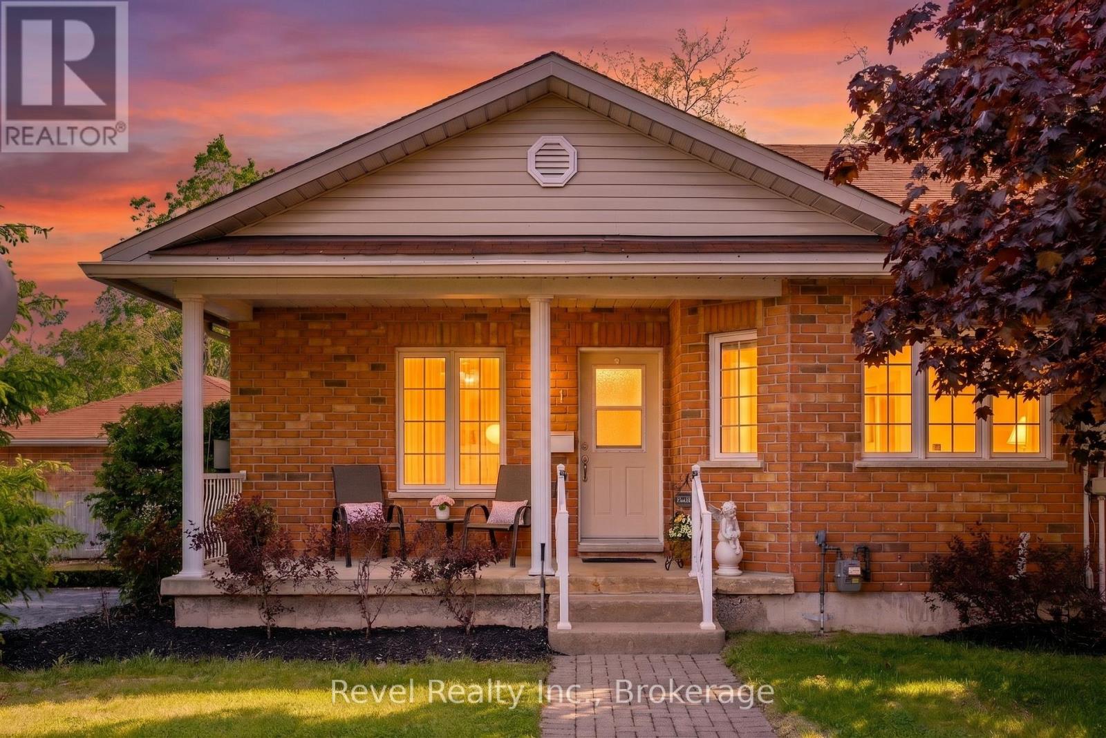1 - 111 COLBORNE STREET, Kawartha Lakes, Ontario