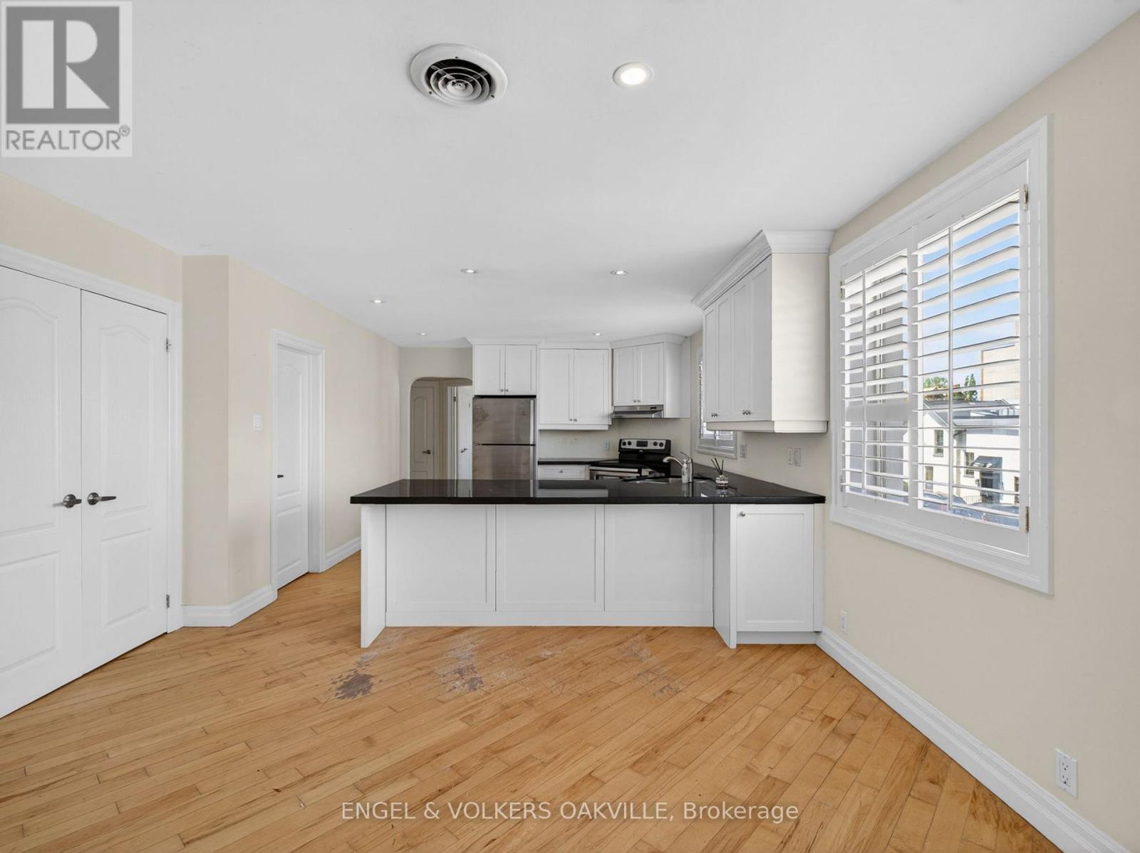 2 - 84 Reynolds Street, Oakville, Ontario  L6J 3K2 - Photo 13 - W12982648