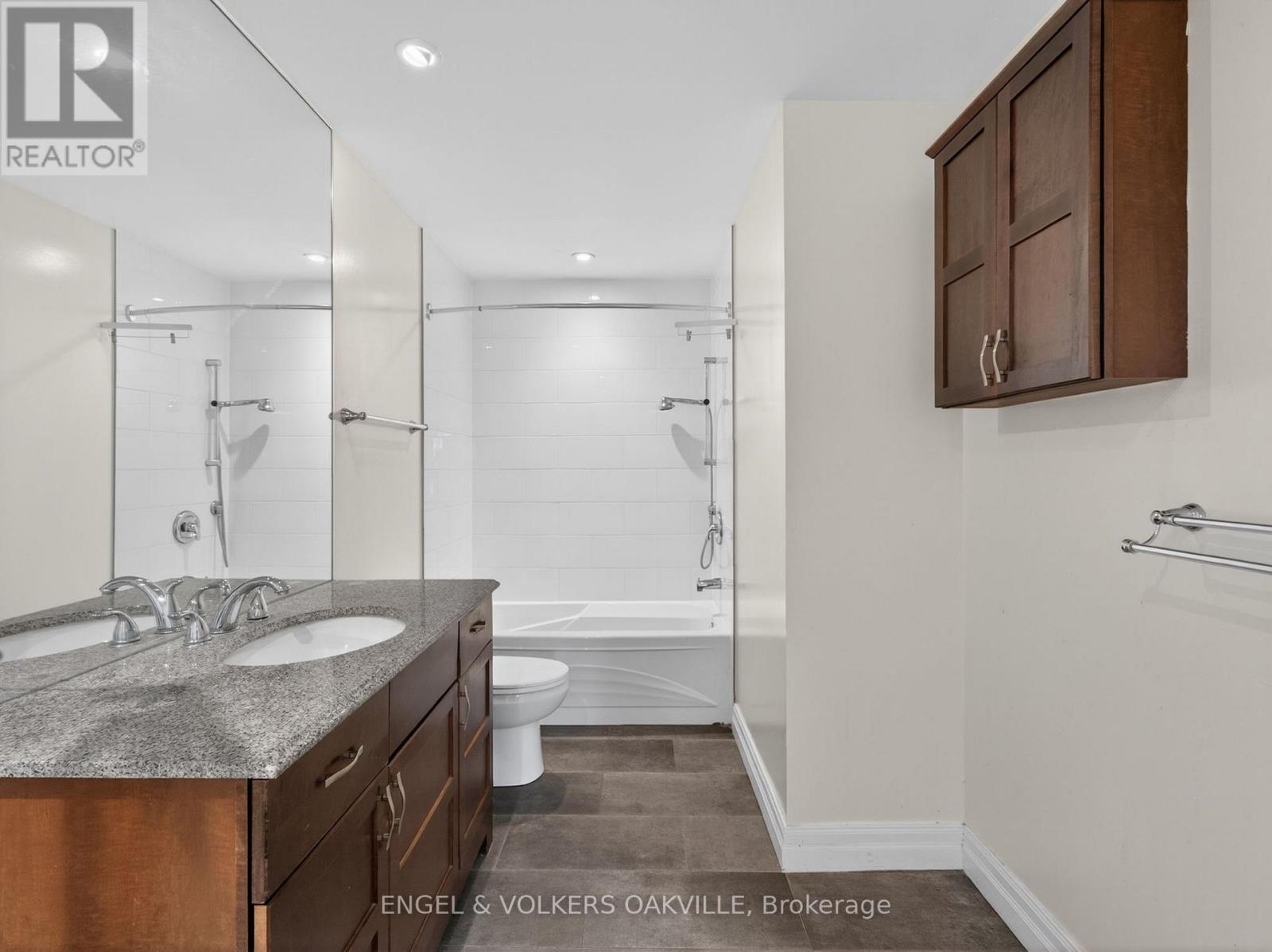 2 - 84 Reynolds Street, Oakville, Ontario  L6J 3K2 - Photo 22 - W12982648