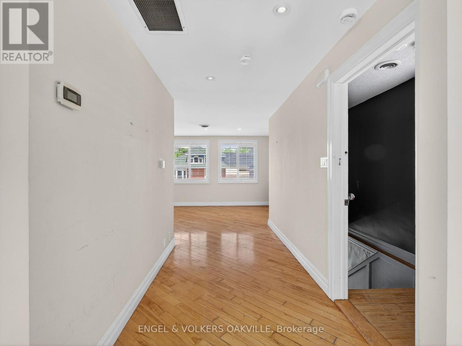 2 - 84 Reynolds Street, Oakville, Ontario  L6J 3K2 - Photo 8 - W12982648