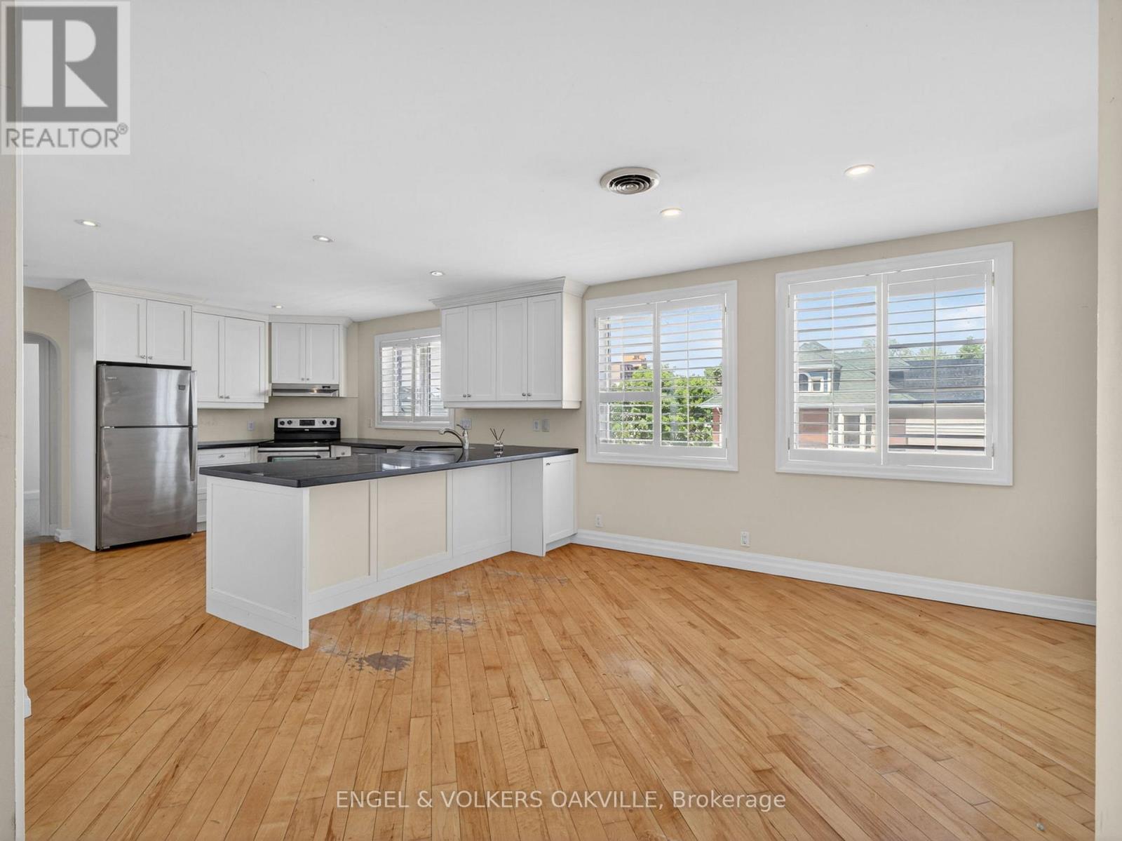 2 - 84 Reynolds Street, Oakville, Ontario  L6J 3K2 - Photo 9 - W12982648