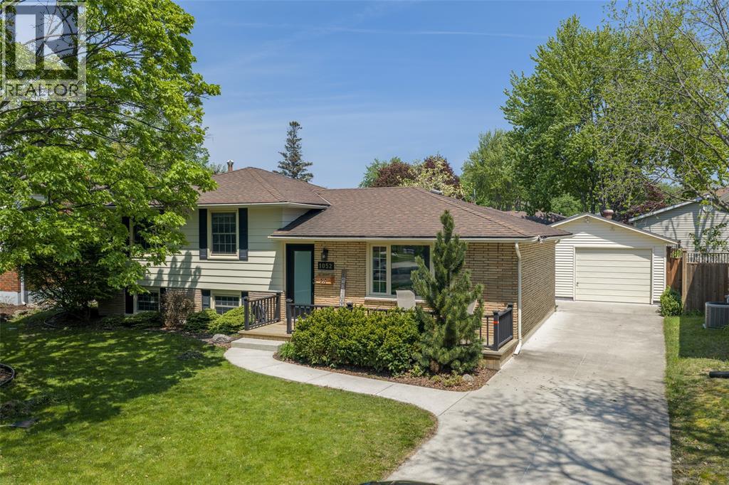 1052 Camelot Crescent