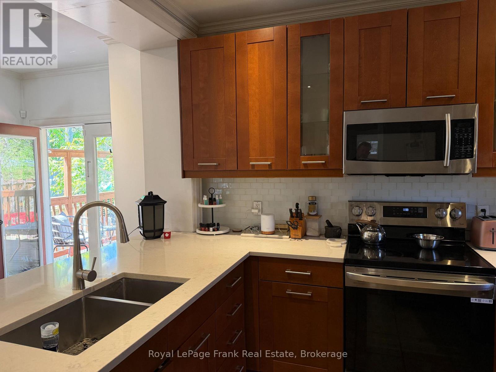 94 Roxborough Avenue, Oshawa, Ontario  L1G 5W4 - Photo 4 - E13234576